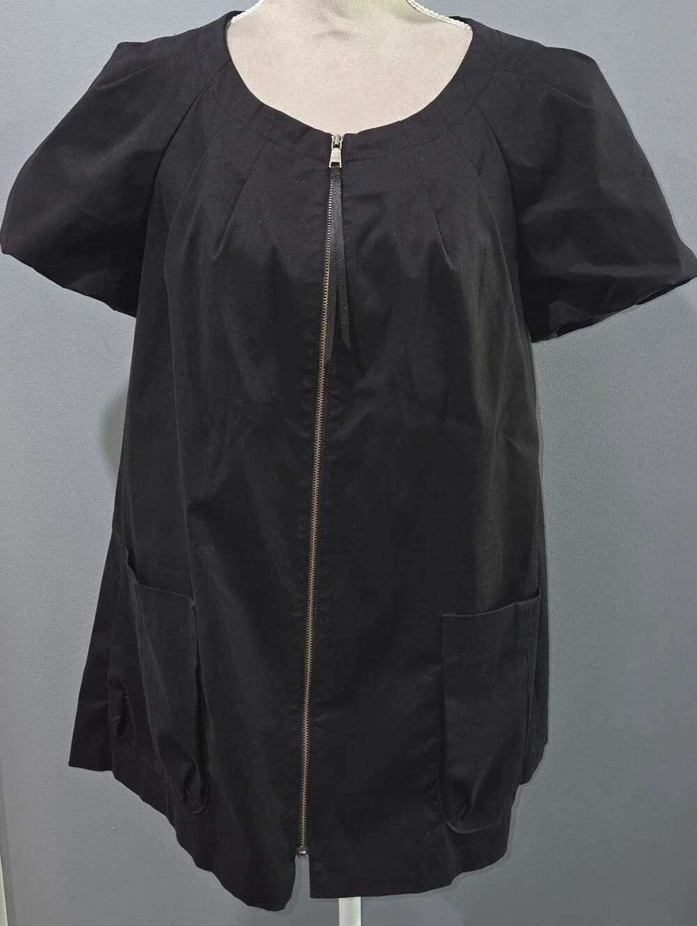 Simply Vera By Vera Wang Black Top with Pockets